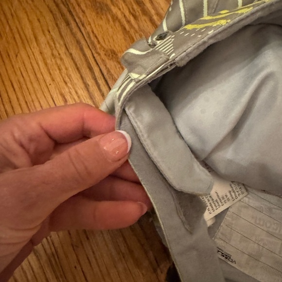 Volcom Gray ski pants size S with Logo in like new condition,high quality - Picture 10 of 11